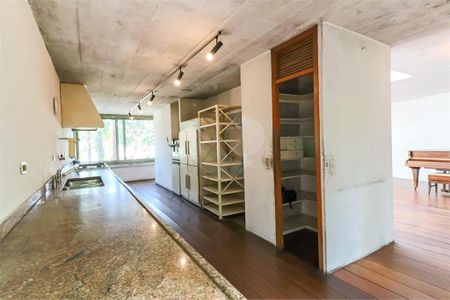 Casa para alugar com 348m², 4 quartos e 8 vagas