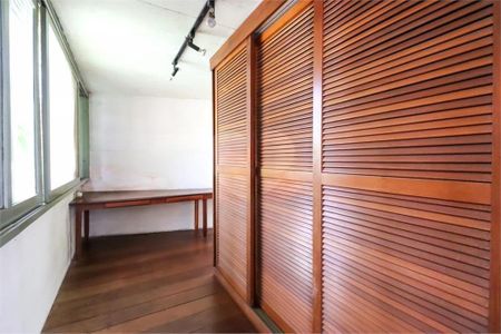 Casa à venda com 4 quartos, 348m² em Jardim Morumbi, São Paulo