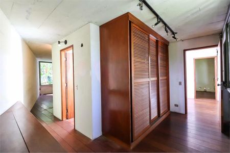Casa para alugar com 348m², 4 quartos e 8 vagas