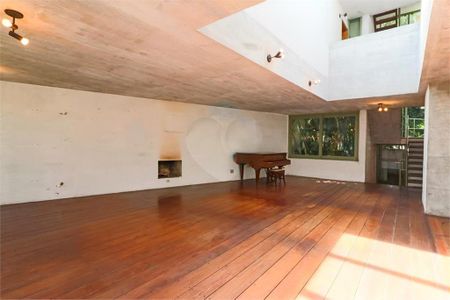 Casa à venda com 4 quartos, 348m² em Jardim Morumbi, São Paulo