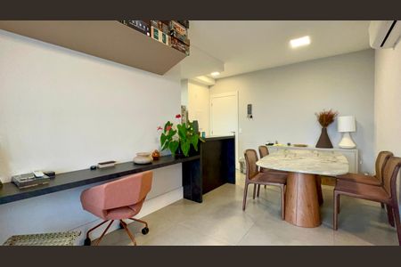 Apartamento à venda com 71m², 2 quartos e 1 vagaSala