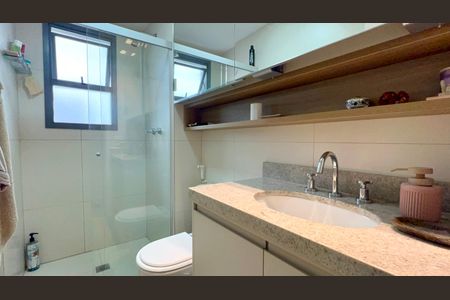 Apartamento à venda com 71m², 2 quartos e 1 vagaBanheiro da Suíte