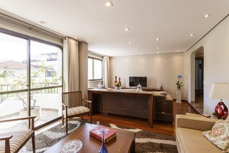 Apartamento à venda com 200m², 4 quartos e 2 vagas Apartamento à venda com 200m², 4 quartos e 2 vagasSala
