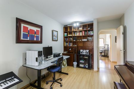 Apartamento à venda com 200m², 4 quartos e 2 vagas Apartamento à venda com 200m², 4 quartos e 2 vagasQuarto 2