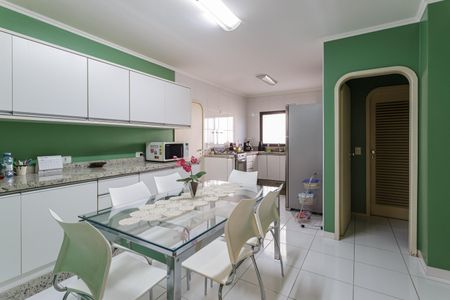 Apartamento à venda com 200m², 4 quartos e 2 vagas Apartamento à venda com 200m², 4 quartos e 2 vagasCozinha
