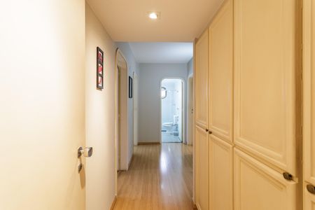 Apartamento à venda com 200m², 4 quartos e 2 vagas Apartamento à venda com 200m², 4 quartos e 2 vagasCorredor