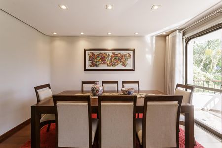 Apartamento à venda com 200m², 4 quartos e 2 vagas Apartamento à venda com 200m², 4 quartos e 2 vagasSala