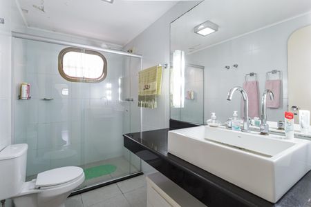 Apartamento à venda com 200m², 4 quartos e 2 vagas Apartamento à venda com 200m², 4 quartos e 2 vagasBanheiro da Suíte 2