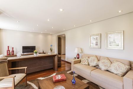 Apartamento à venda com 200m², 4 quartos e 2 vagas Apartamento à venda com 200m², 4 quartos e 2 vagasSala