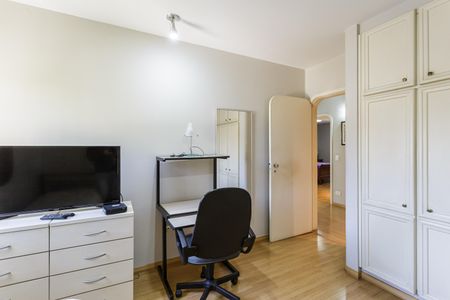 Apartamento à venda com 200m², 4 quartos e 2 vagas Apartamento à venda com 200m², 4 quartos e 2 vagasQuarto 1