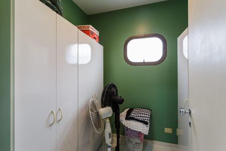 Apartamento à venda com 200m², 4 quartos e 2 vagas Apartamento à venda com 200m², 4 quartos e 2 vagasQuarto de Serviço