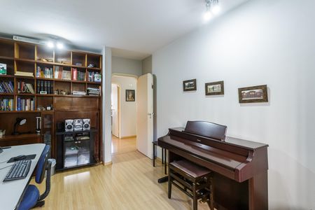Apartamento à venda com 200m², 4 quartos e 2 vagas Apartamento à venda com 200m², 4 quartos e 2 vagasQuarto 2