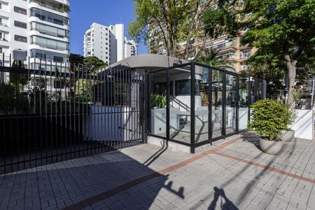 Apartamento à venda com 200m², 4 quartos e 2 vagas Apartamento à venda com 200m², 4 quartos e 2 vagasFachada