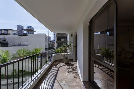 Varanda de apartamento à venda com 4 quartos, 200m² em Chácara Itaim, São Paulo