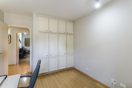 Apartamento à venda com 200m², 4 quartos e 2 vagas Apartamento à venda com 200m², 4 quartos e 2 vagasQuarto 1