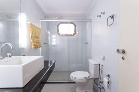 Apartamento à venda com 200m², 4 quartos e 2 vagas Apartamento à venda com 200m², 4 quartos e 2 vagasBanheiro Social
