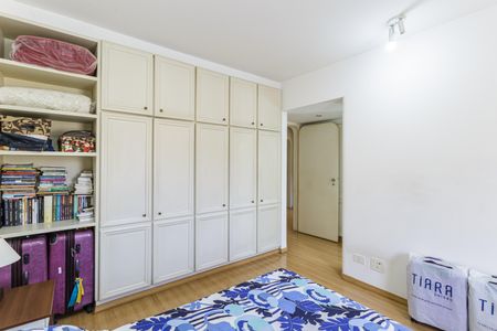 Apartamento à venda com 200m², 4 quartos e 2 vagas Apartamento à venda com 200m², 4 quartos e 2 vagasSuíte 1