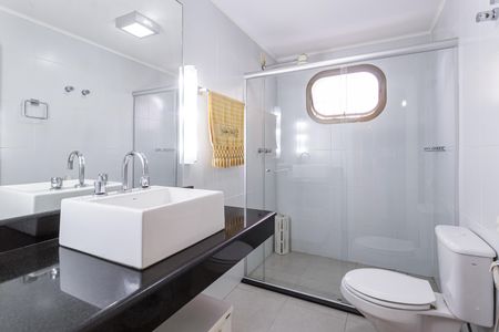 Apartamento à venda com 200m², 4 quartos e 2 vagas Apartamento à venda com 200m², 4 quartos e 2 vagasBanheiro Social