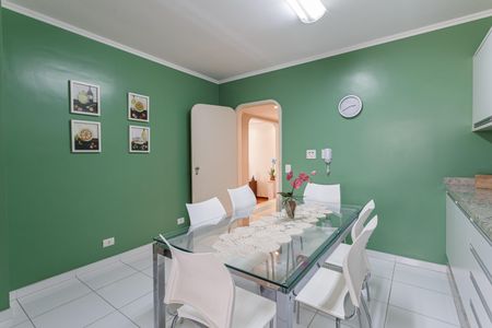 Apartamento à venda com 200m², 4 quartos e 2 vagas Apartamento à venda com 200m², 4 quartos e 2 vagasCozinha