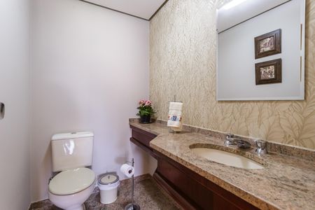 Apartamento à venda com 200m², 4 quartos e 2 vagas Apartamento à venda com 200m², 4 quartos e 2 vagasLavabo