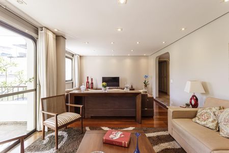 Apartamento à venda com 200m², 4 quartos e 2 vagas Apartamento à venda com 200m², 4 quartos e 2 vagasSala