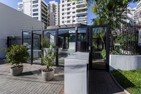 Apartamento à venda com 200m², 4 quartos e 2 vagas Apartamento à venda com 200m², 4 quartos e 2 vagasFachada