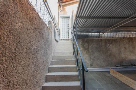 Studio para alugar com 26m², 1 quarto e 1 vaga Studio para alugar com 26m², 1 quarto e 1 vagaEscada