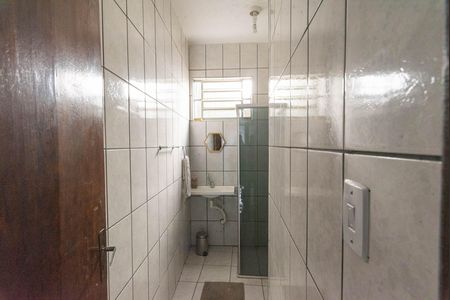 Banheiro de kitnet/studio para alugar com 1 quarto, 26m² em Vila Lemos, Campinas