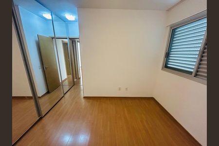 Apartamento para alugar com 115m², 4 quartos e 2 vagas
