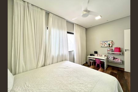 Casa à venda com 500m², 3 quartos e 5 vagas Casa à venda com 500m², 3 quartos e 5 vagasQuarto 3