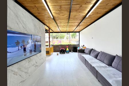 Sala de TV de casa à venda com 3 quartos, 500m² em Trevo, Belo Horizonte