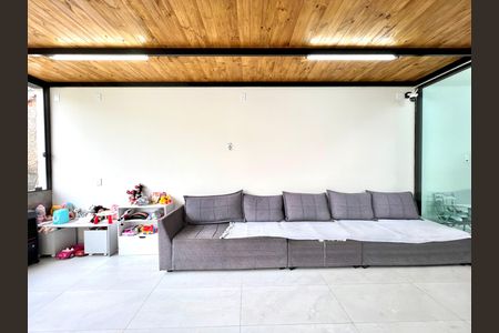Casa à venda com 500m², 3 quartos e 5 vagas Casa à venda com 500m², 3 quartos e 5 vagasSala de TV