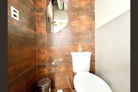 Casa à venda com 500m², 3 quartos e 5 vagas Casa à venda com 500m², 3 quartos e 5 vagasLavabo