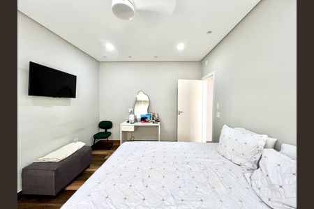 Casa à venda com 500m², 3 quartos e 5 vagas Casa à venda com 500m², 3 quartos e 5 vagasQuarto Suíte