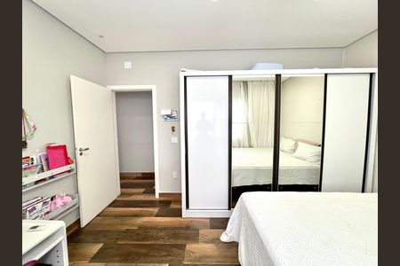 Casa à venda com 500m², 3 quartos e 5 vagas Casa à venda com 500m², 3 quartos e 5 vagasQuarto 3