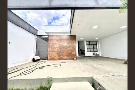 Garagem de casa à venda com 3 quartos, 500m² em Trevo, Belo Horizonte