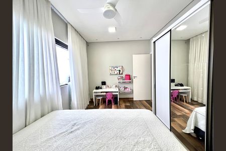Casa à venda com 500m², 3 quartos e 5 vagas Casa à venda com 500m², 3 quartos e 5 vagasQuarto 3
