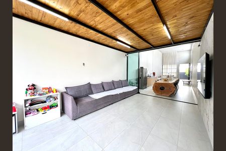 Casa à venda com 500m², 3 quartos e 5 vagas Casa à venda com 500m², 3 quartos e 5 vagasSala de TV