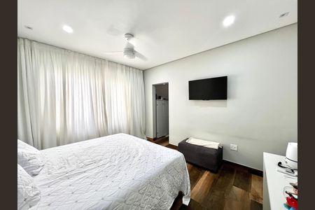 Casa à venda com 500m², 3 quartos e 5 vagas Casa à venda com 500m², 3 quartos e 5 vagasQuarto Suíte