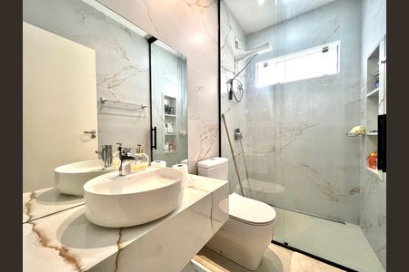 Casa à venda com 500m², 3 quartos e 5 vagas Casa à venda com 500m², 3 quartos e 5 vagasBanheiro Social