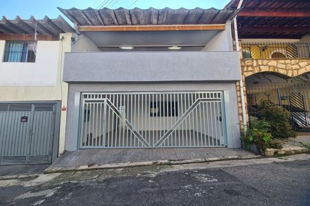 Casa à venda com 206m², 3 quartos e 2 vagas Casa à venda com 206m², 3 quartos e 2 vagasFachada