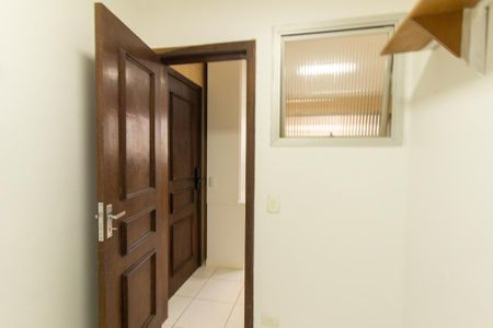 Apartamento à venda com 140m², 4 quartos e 2 vagas Apartamento à venda com 140m², 4 quartos e 2 vagasQuarto de Serviço