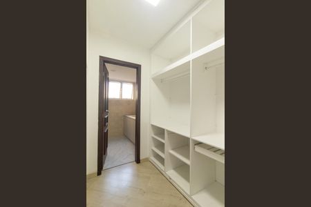 Apartamento à venda com 140m², 4 quartos e 2 vagas Apartamento à venda com 140m², 4 quartos e 2 vagasCloset da suíte