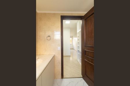 Apartamento à venda com 140m², 4 quartos e 2 vagas Apartamento à venda com 140m², 4 quartos e 2 vagasBanheiro da Suite