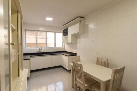 Apartamento à venda com 140m², 4 quartos e 2 vagas Apartamento à venda com 140m², 4 quartos e 2 vagasCozinha