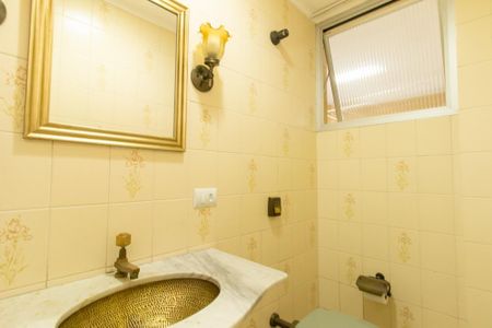 Apartamento à venda com 140m², 4 quartos e 2 vagas Apartamento à venda com 140m², 4 quartos e 2 vagasLavabo
