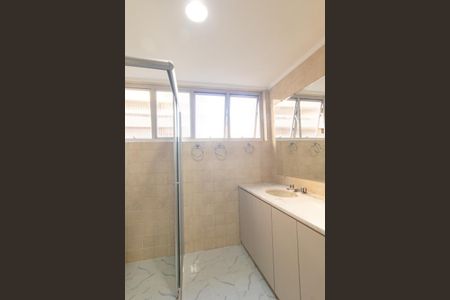 Apartamento à venda com 140m², 4 quartos e 2 vagas Apartamento à venda com 140m², 4 quartos e 2 vagasBanheiro da Suite