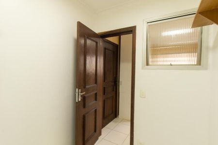 Apartamento à venda com 140m², 4 quartos e 2 vagas Apartamento à venda com 140m², 4 quartos e 2 vagasQuarto de Serviço