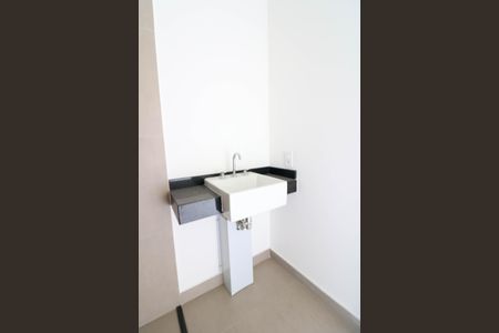 Banheiro de kitnet/studio para alugar com 1 quarto, 22m² em Jardim das Acacias, São Paulo