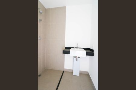 Banheiro de kitnet/studio para alugar com 1 quarto, 22m² em Jardim das Acacias, São Paulo